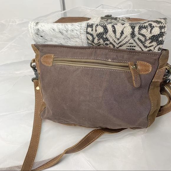 Myra Staggering Across Body Bag Chevron Canvas Bag! - Picture 2 of 7